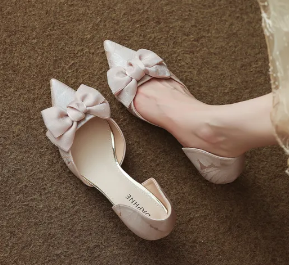 Giày Gót Nhọn Cao Đính Nơ cho Phụ Nữ Mùa Thu 2025 với Đầm và Gót